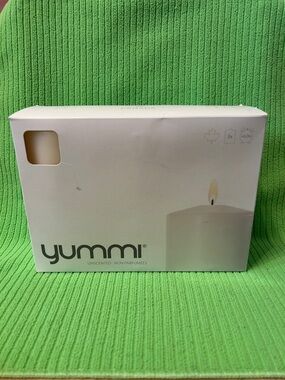 (NWOT) yummi Pillar Candles